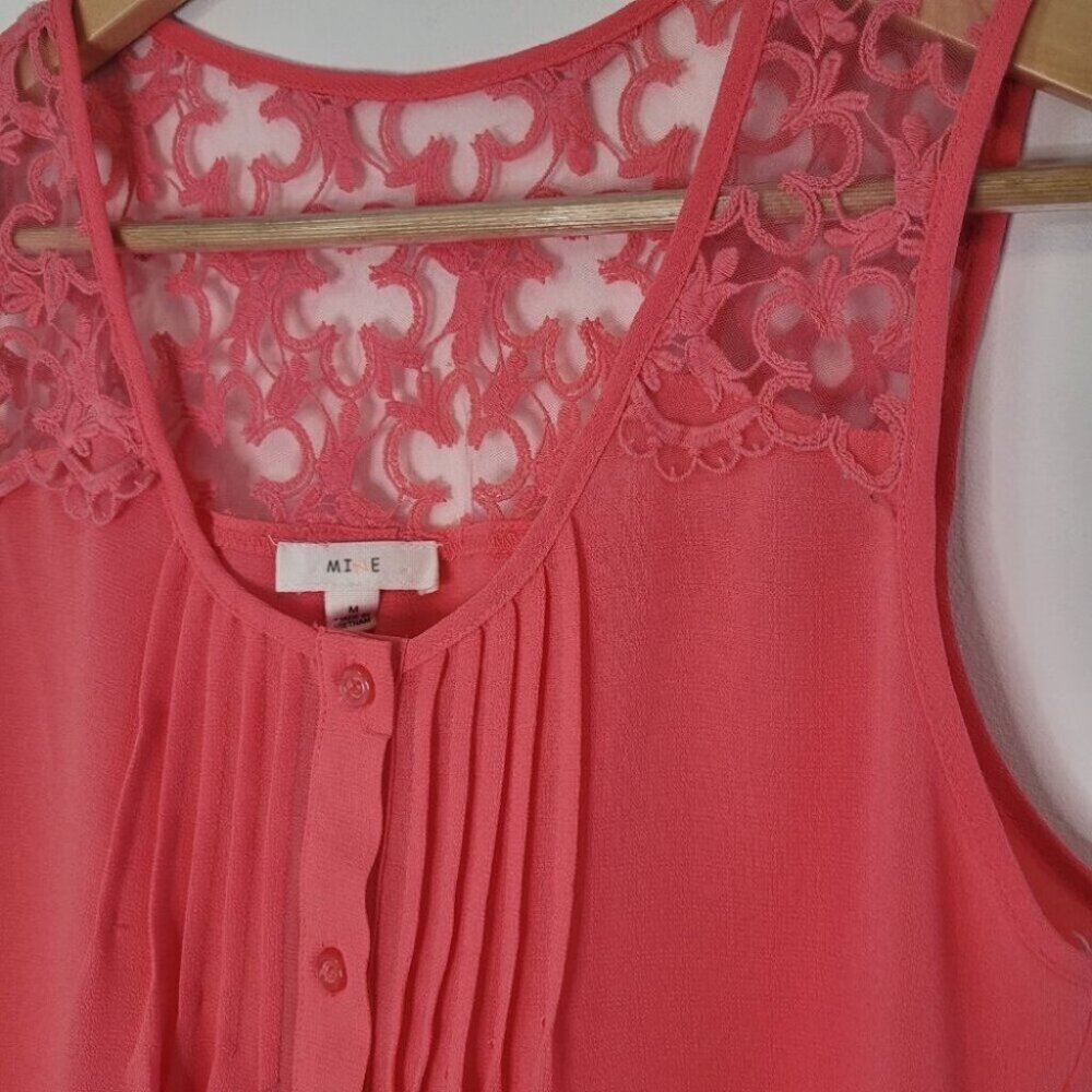💘MINE Coral Lace Shoulder Lightweight Sleeveless Blouse Size Medium - Picture 3 of 9